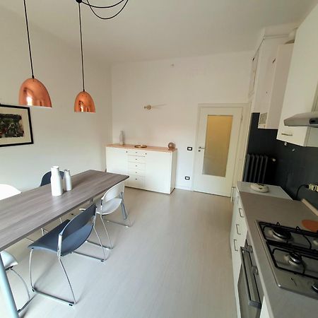 Spacious Three-Room Apartment In Saragozza Bologna Bagian luar foto