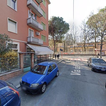 Spacious Three-Room Apartment In Saragozza Bologna Bagian luar foto