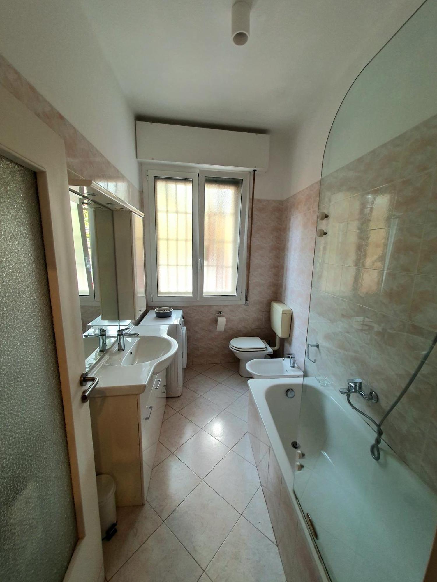 Spacious Three-Room Apartment In Saragozza Bologna Bagian luar foto