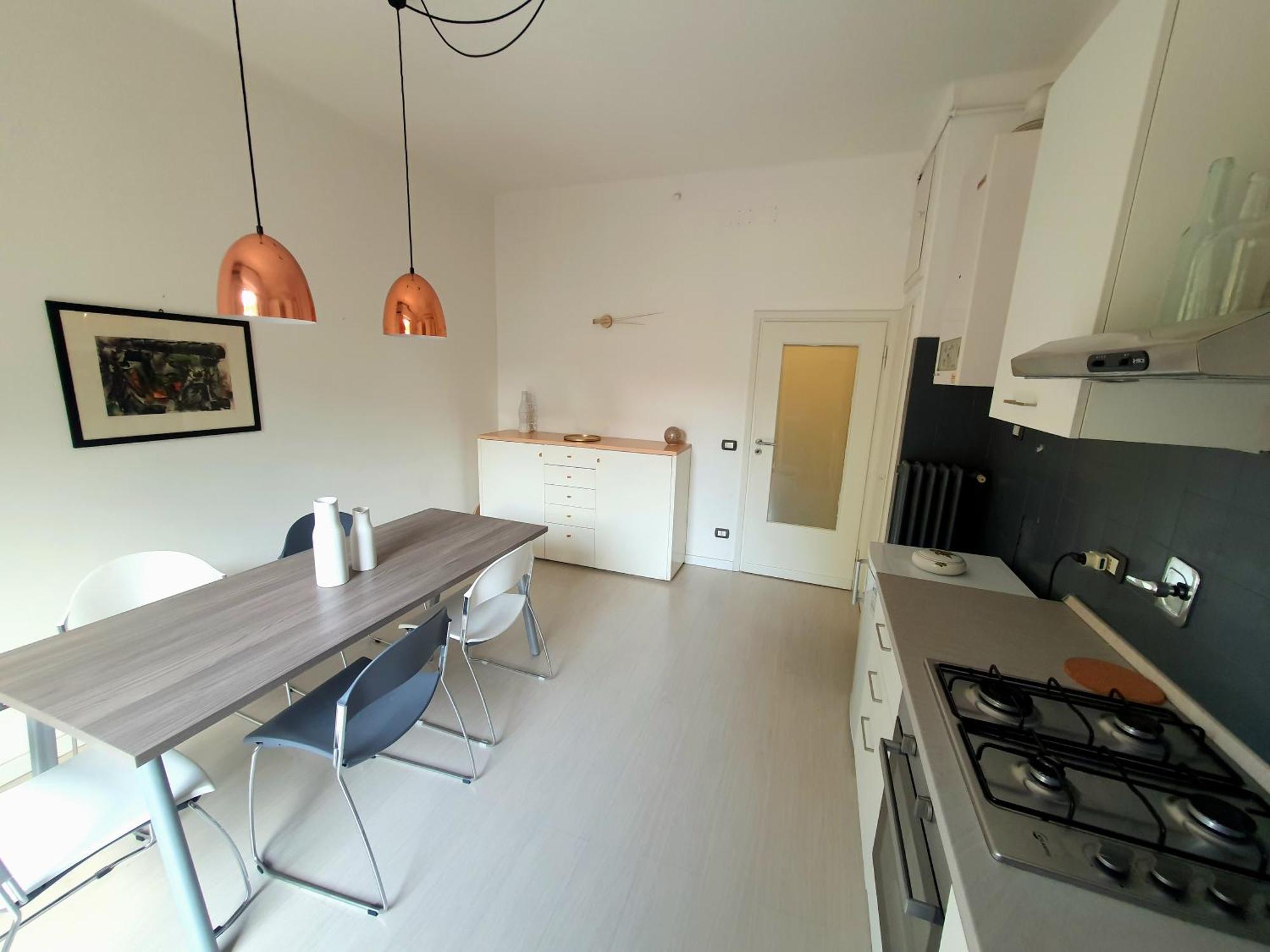 Spacious Three-Room Apartment In Saragozza Bologna Bagian luar foto